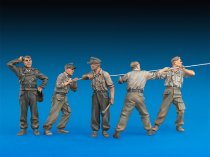 MiniArt 1:35 Scale - German Tank Crew At Work