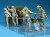 MiniArt 1:35 Scale - Soviet Artillery Crew On Maneuver