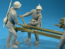 MiniArt 1:35 Scale - Soviet Artillery Crew On Maneuver