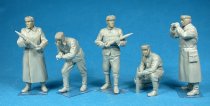 MiniArt 1:35 Scale - Soviet Heavy Artillery Crew